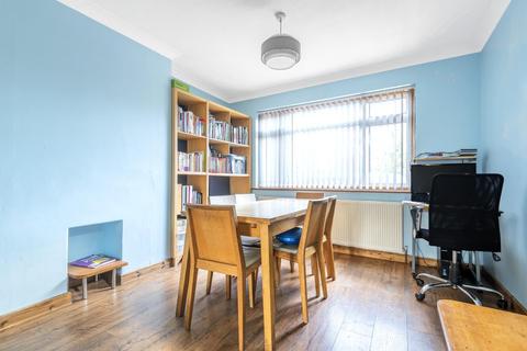 111 Groveley Road, Sunbury-on-thames, TW16 7JZ