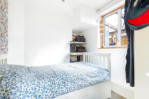 111 Groveley Road, Sunbury-on-thames, TW16 7JZ