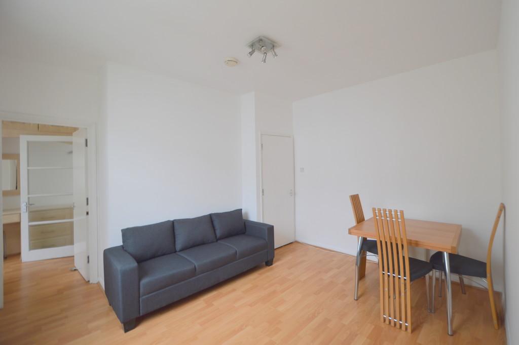 Pinehurst Court, Notting Hill, SW11 2BJ 1 bed apartment £1,200 pcm (£277 pw)