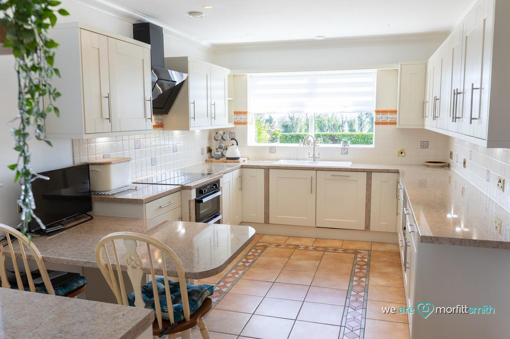 Kitchen/ Breakfast Room