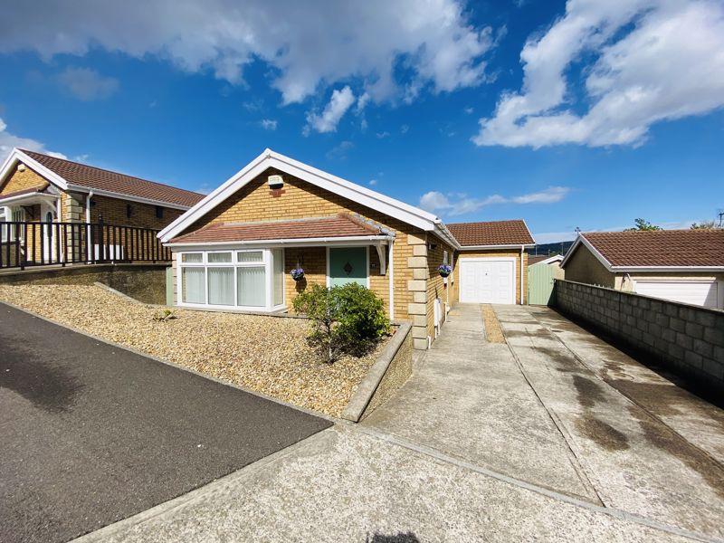 77 Stratton Way, Neath Abbey, SA10 7AS 3 bed detached bungalow £285,000