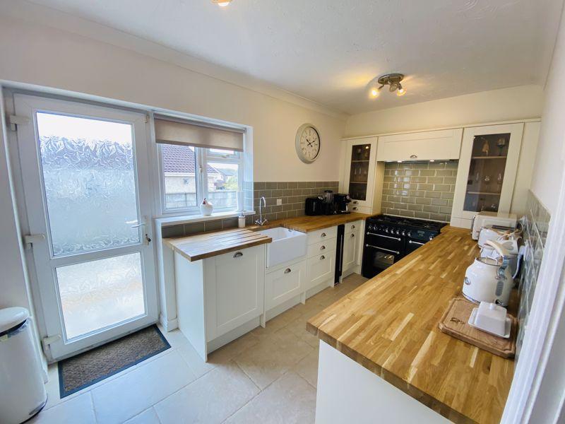 77 Stratton Way, Neath Abbey, SA10 7AS 3 bed detached bungalow £285,000