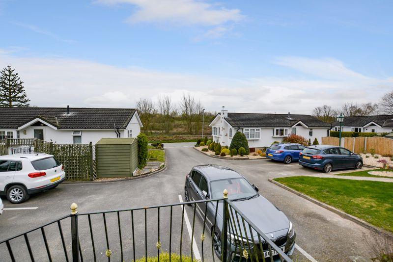 Moss Lane, Moore, Warrington 2 bed park home £115,000