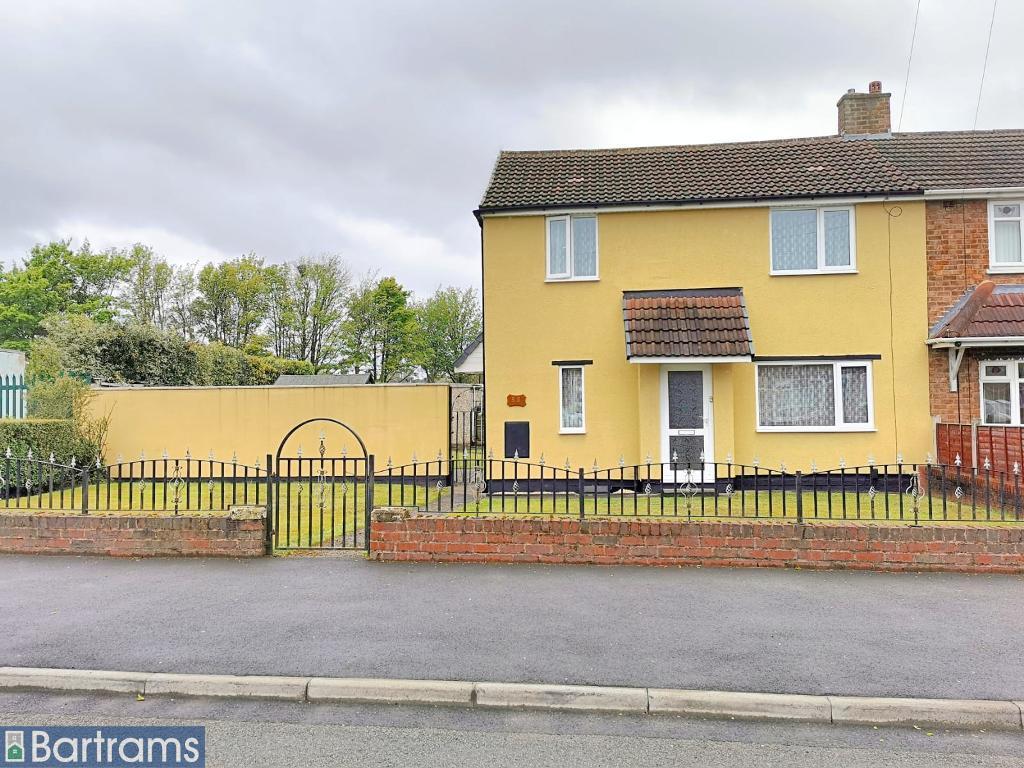 Campville Crescent, West Bromwich, West Midlands, B71 3NQ 3 bed semi
