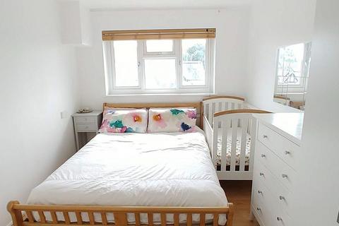 1 bedroom flat for sale, Colney Hatch Lane, Friern Barnet, London, N11 3DQ