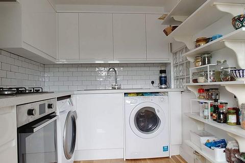 1 bedroom flat for sale, Colney Hatch Lane, Friern Barnet, London, N11 3DQ