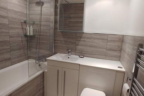 1 bedroom flat for sale, Colney Hatch Lane, Friern Barnet, London, N11 3DQ