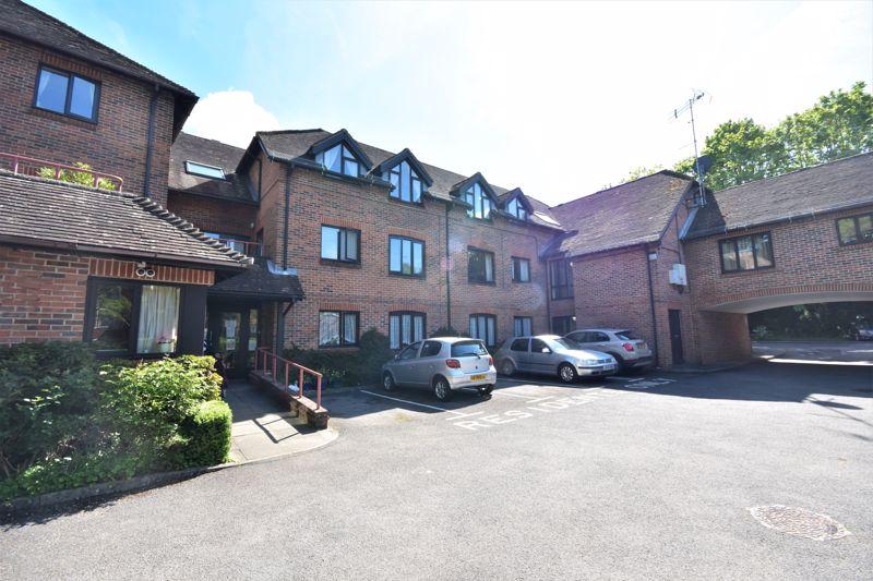 Abbey Street, Farnham 2 bed apartment £210,000