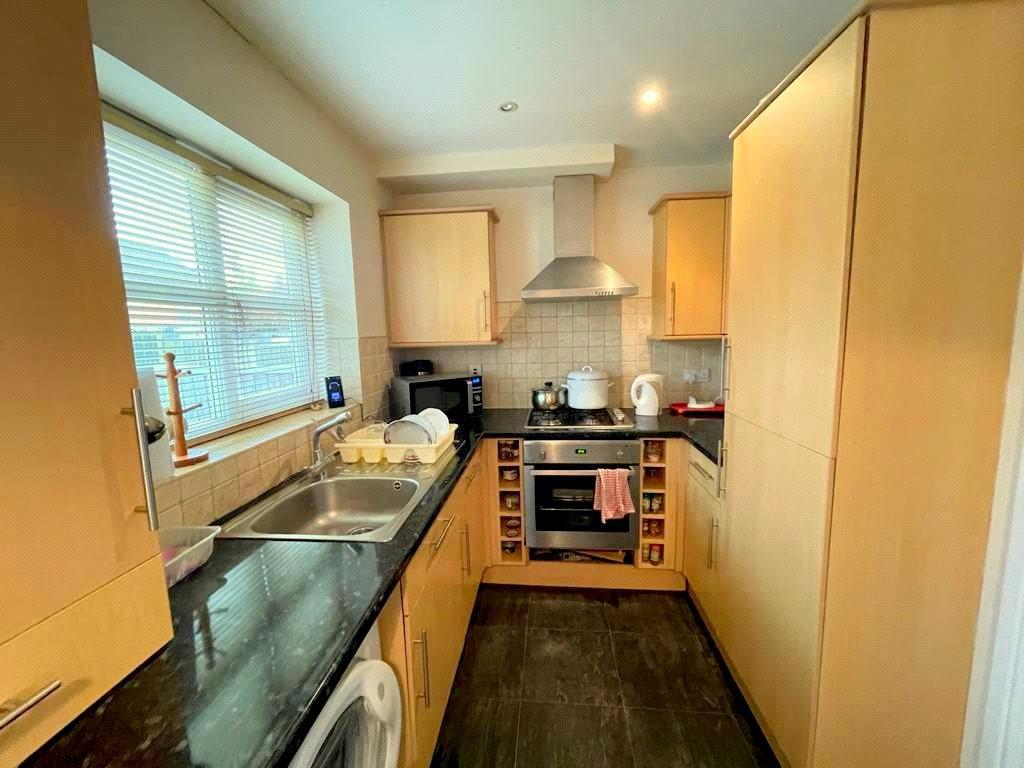 Peewit Road, Evesham, WR11 2 bed terraced house £186,000