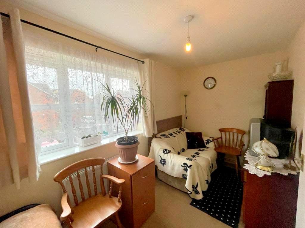 Peewit Road, Evesham, WR11 2 bed terraced house £186,000
