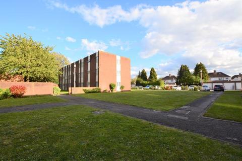 2 bedroom ground floor flat to rent, Sandown Close, Hounslow