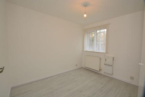 2 bedroom ground floor flat to rent, Sandown Close, Hounslow