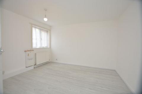 2 bedroom ground floor flat to rent, Sandown Close, Hounslow