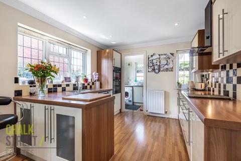 2a Rayburn Road, Hornchurch, RM11 3AP