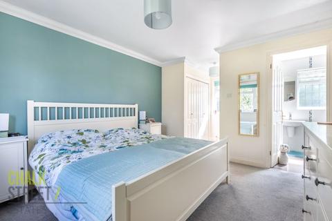 2a Rayburn Road, Hornchurch, RM11 3AP
