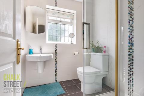 2a Rayburn Road, Hornchurch, RM11 3AP