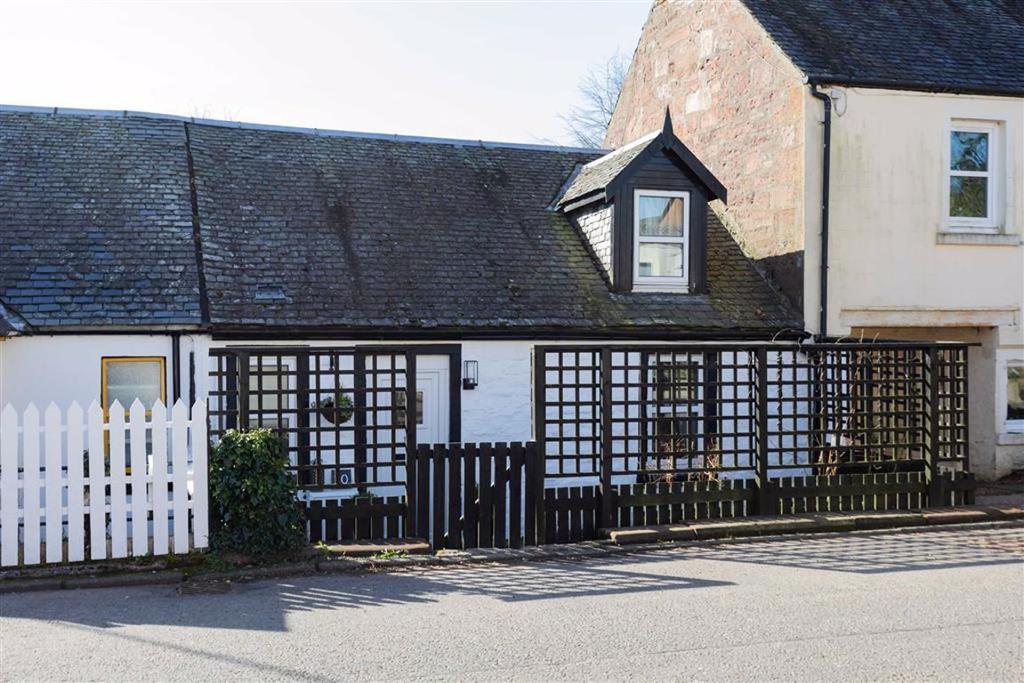 Dunmore Street, Balfron 3 bed terraced house for sale £225,000