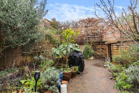 31 Artillery Road, Guildford, GU1 4NW