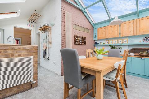 31 Artillery Road, Guildford, GU1 4NW