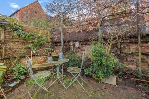 31 Artillery Road, Guildford, GU1 4NW