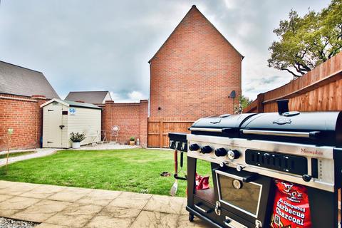 2 Dalziel Drive, Whittington, Worcester, WR5 2QY