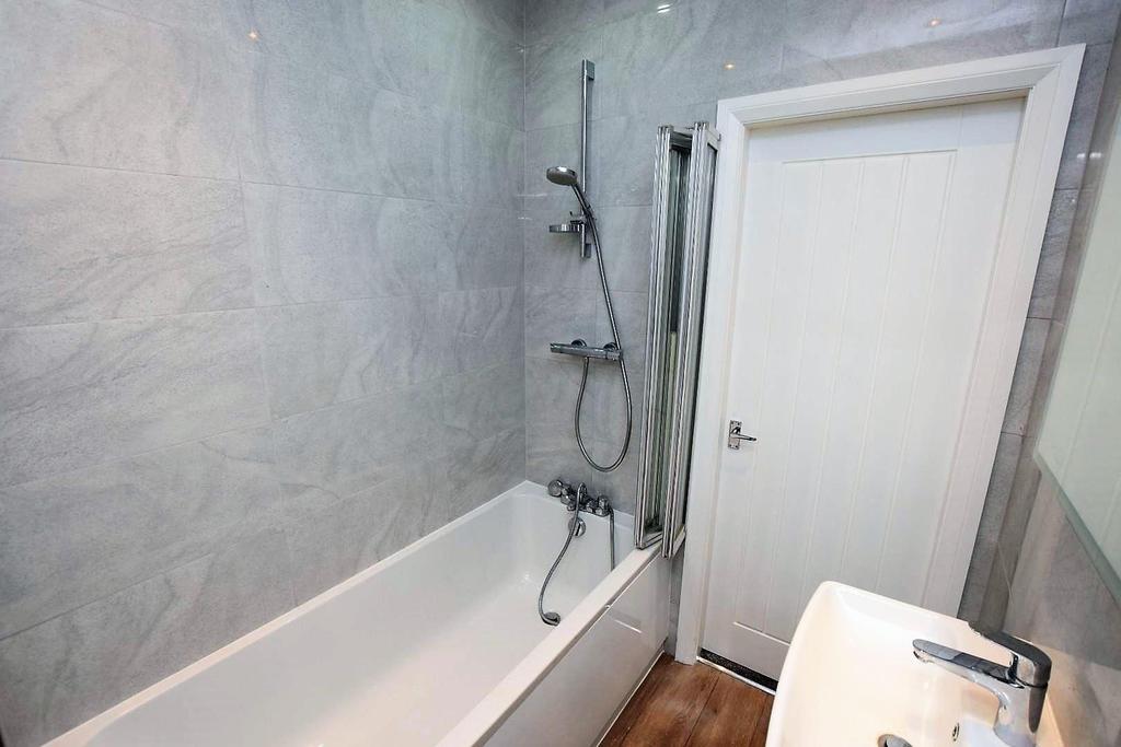 East Bank, Barrowford 2 bed cottage £595 pcm (£137 pw)