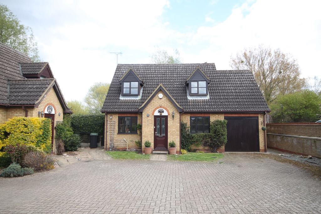 Baldock Road, Stotfold, Hitchin, SG5 3 bed detached house £1,600 pcm