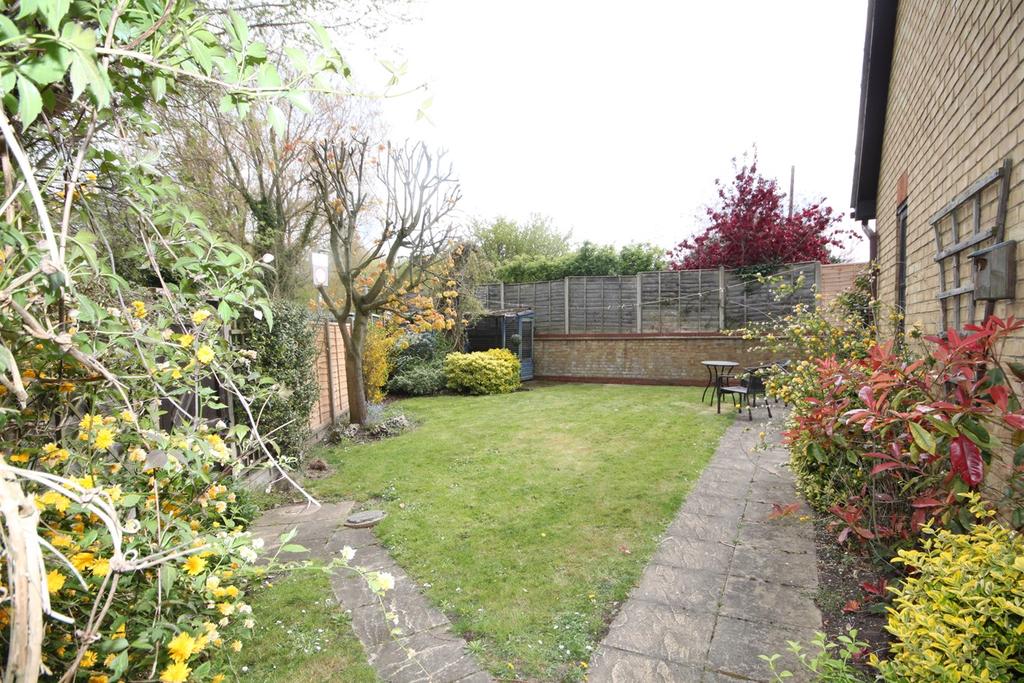 Baldock Road, Stotfold, Hitchin, SG5 3 bed detached house £1,600 pcm