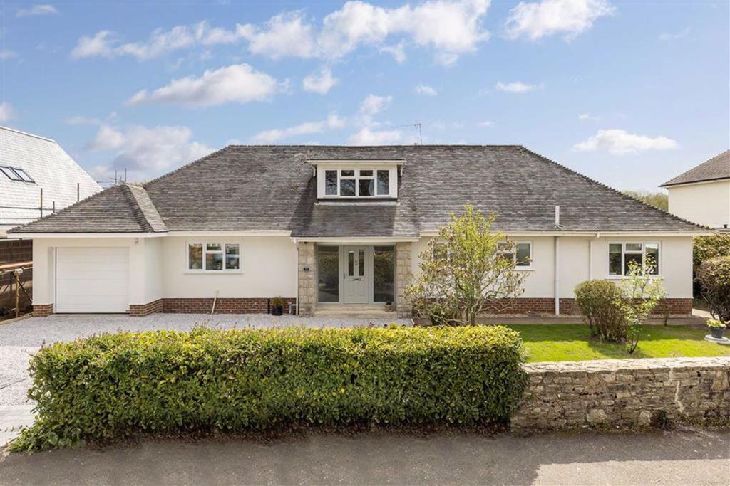 Shakespeare Road, Wimborne, Dorset 3 bed detached bungalow £815,000