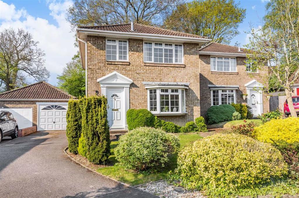 Broomhill Way, Boyatt Wood, Eastleigh, Hampshire 3 bed detached house