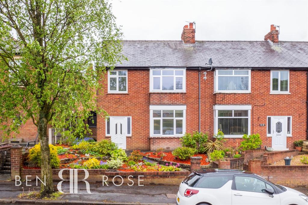 School Lane, Leyland 3 bed house £850 pcm (£196 pw)