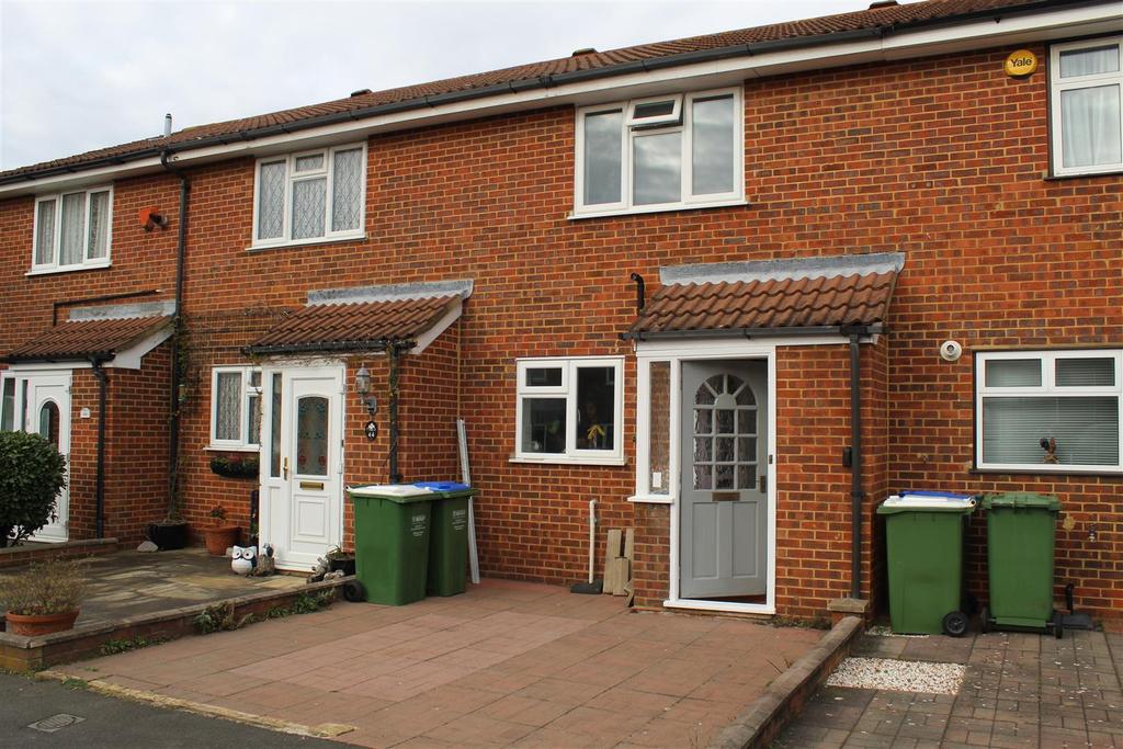 Fox Hollow Drive, Bexleyheath 3 bed terraced house £1,550 pcm (£358 pw)