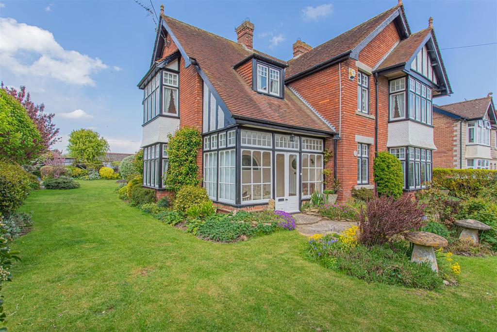 Sandridge Road, Melksham 4 bed detached house £485,000