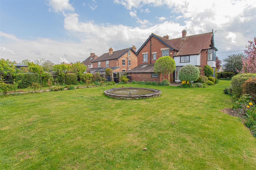 Sandridge Road, Melksham 4 bed detached house £485,000