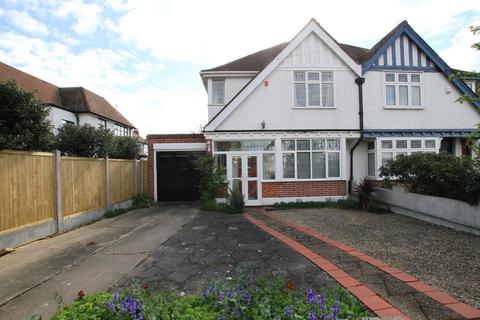 20 Arundel Gardens, Westcliff-on-sea, SS0 0BJ