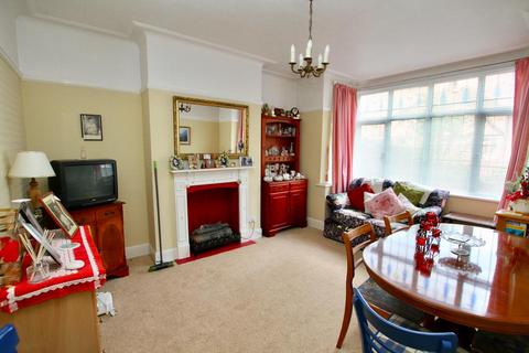 20 Arundel Gardens, Westcliff-on-sea, SS0 0BJ