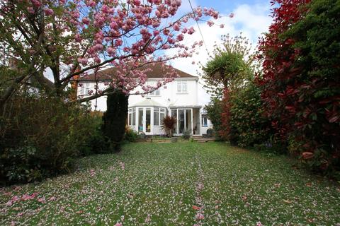 20 Arundel Gardens, Westcliff-on-sea, SS0 0BJ