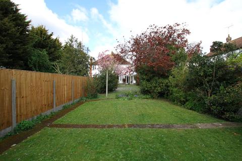 20 Arundel Gardens, Westcliff-on-sea, SS0 0BJ