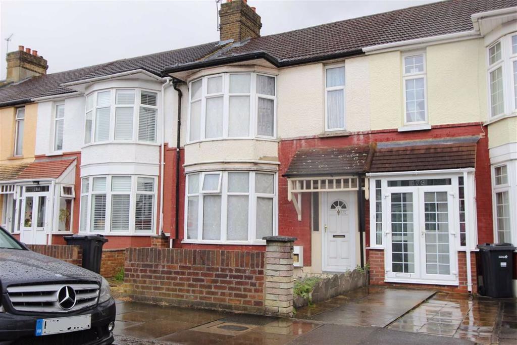 Cambridge Road, Seven Kings, Essex, IG3 3 bed terraced house £450,000