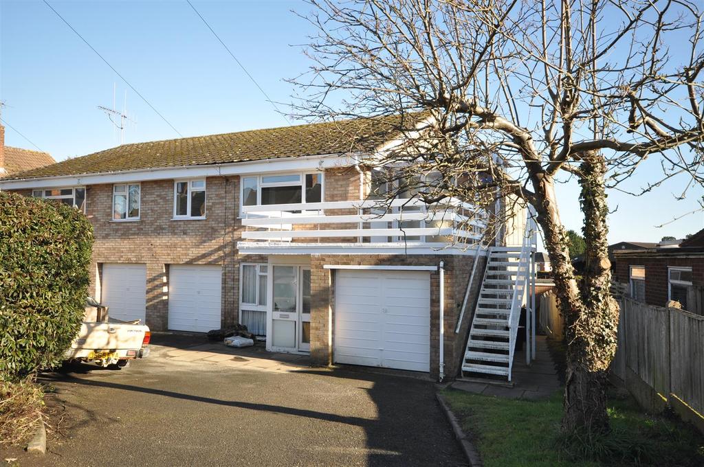 Howsell Road, Malvern 3 bed apartment £750 pcm (£173 pw)