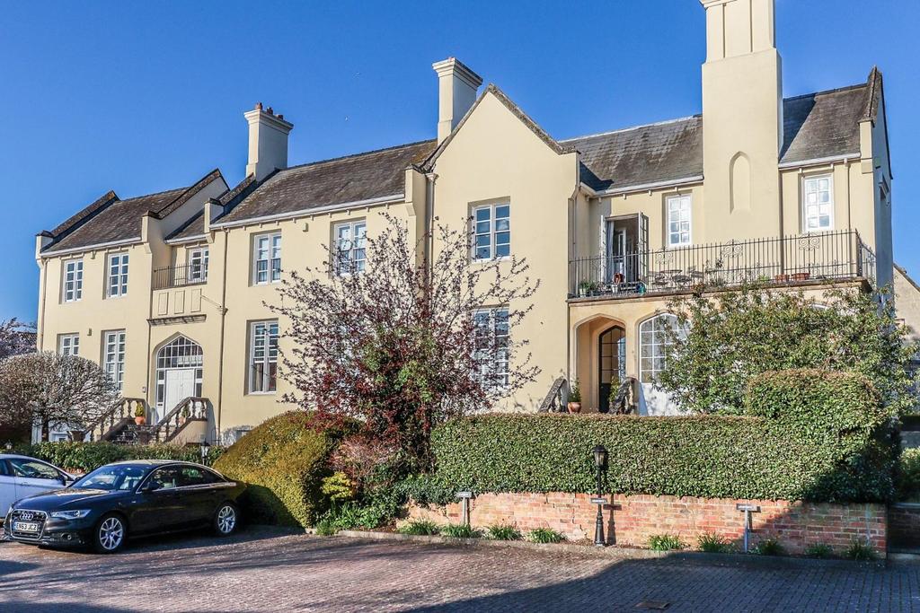 Malvern Place, Cheltenham 2 bed apartment £305,000