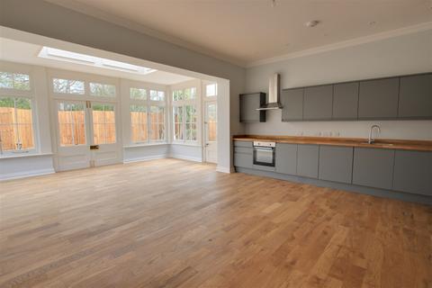 Flat H, Eastleigh House Bartons Road, Havant, PO9 5NA