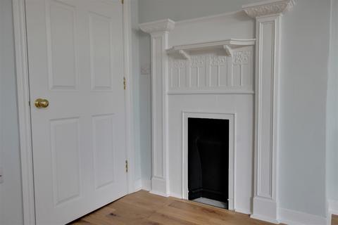 Flat F, Eastleigh House Bartons Road, Havant, PO9 5NA