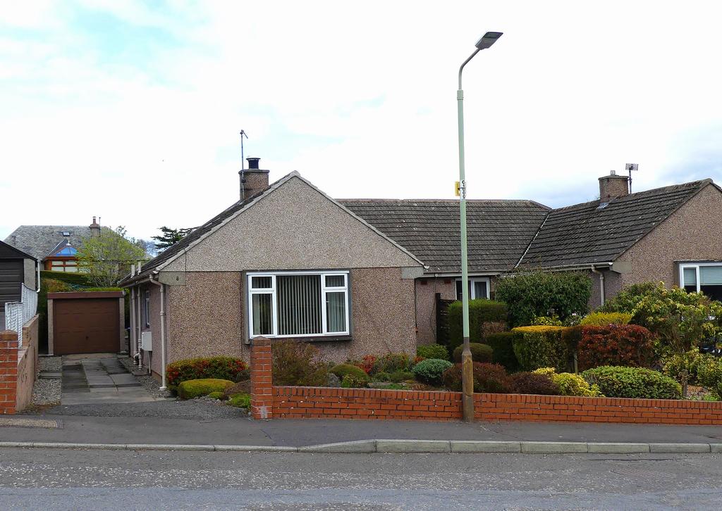 Braeside Gardens, Perth PH1 3 bed semidetached bungalow £190,000