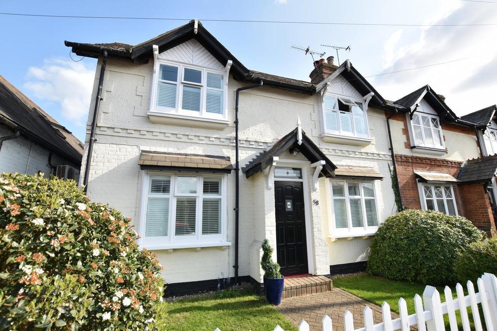 Station Road, West Byfleet, KT14 3 bed semidetached house £625,000
