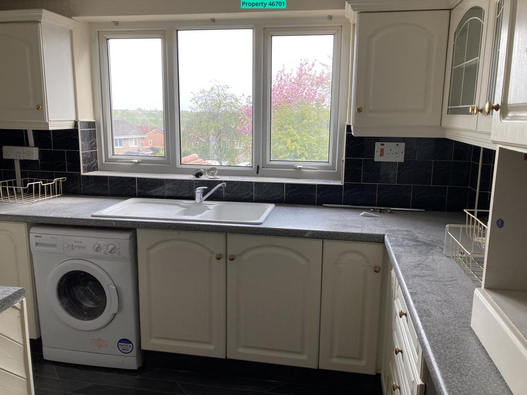 110D Main Street, Bramley, Rotherham, S66 3 bed flat £525 pcm (£121 pw)