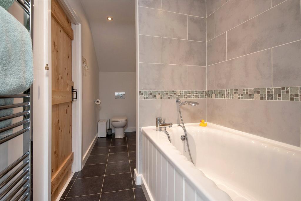 En-Suite Bath Area