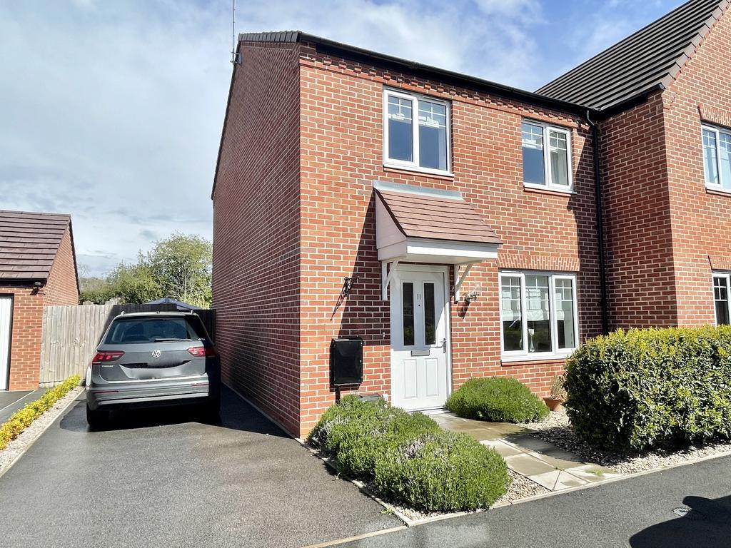 Balmoral Grove, Stratford upon Avon CV37 3 bed end of terrace house £