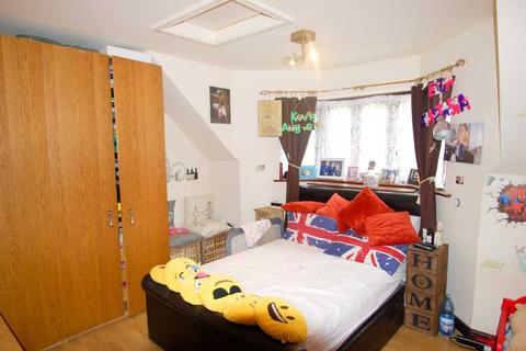 44 Jade Close, London, E16 3TY