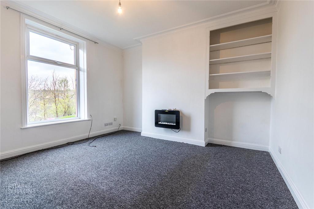 Halifax Old Road, Grimescar... 2 bed terraced house £120,000